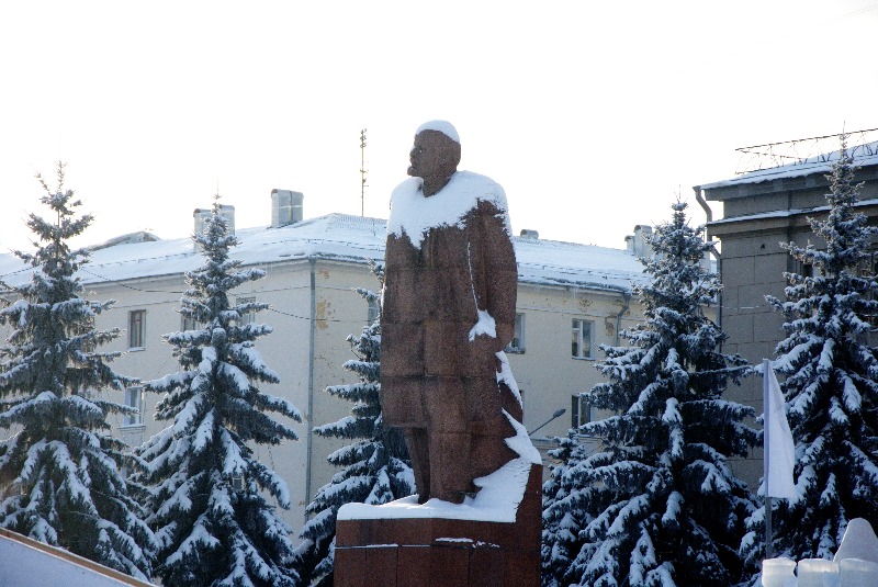 8.Pamjatnik Leninu.jpg